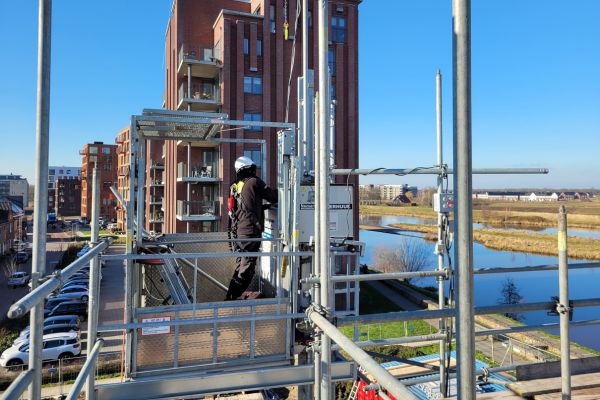 Het huren van een bouwlift: efficiëntie en veiligheid